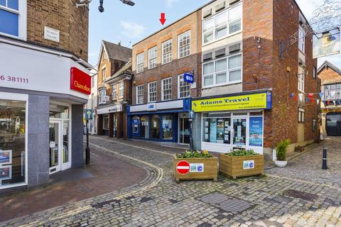 Retail property (high street) to rent, Aylesbury HP20