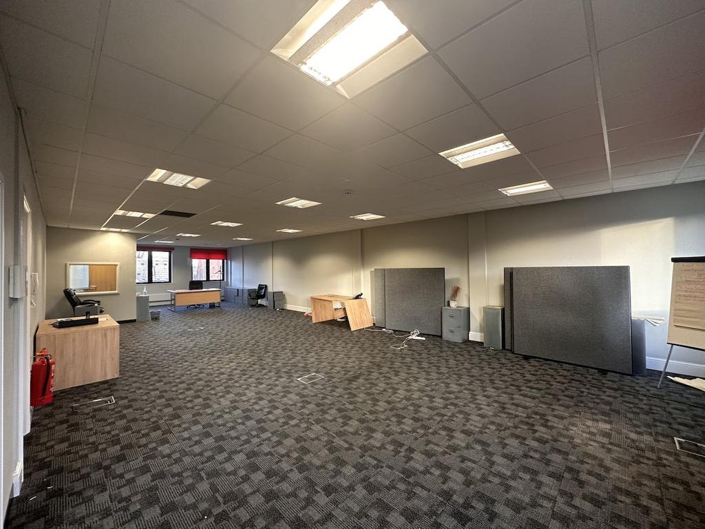 High HP12 Office to rent £1,566 pcm (£361 pw)
