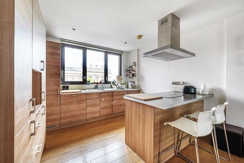 Flat 16, Chamberlain Court Silwood Street, London, SE16 2AZ