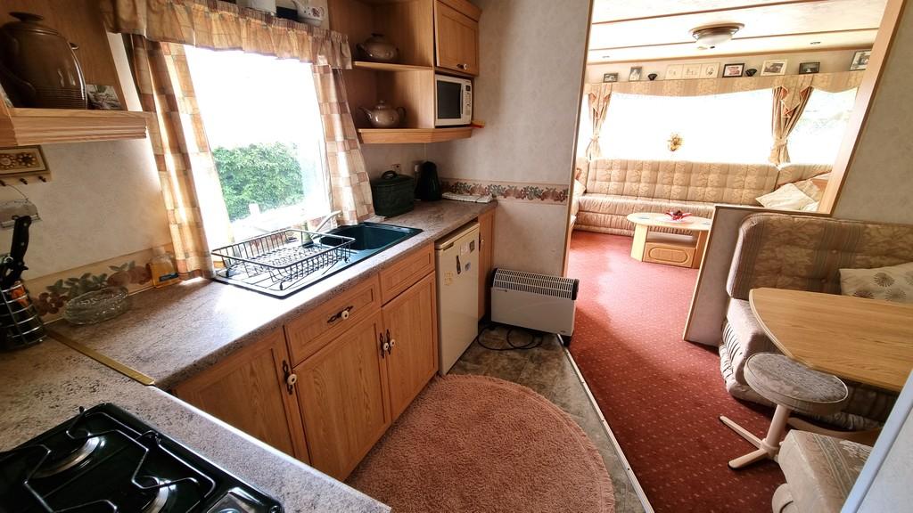 Holton Hall Park, Upper Holton 2 bed mobile home for sale £70,000