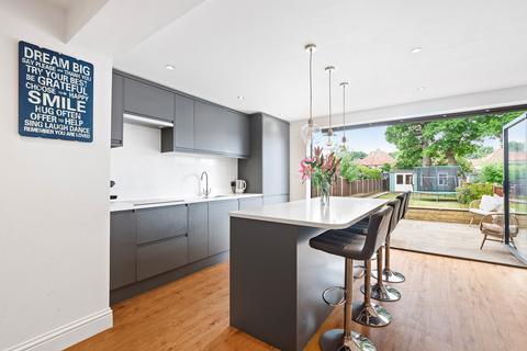 21 Read Road, Ashtead, KT21 2HX