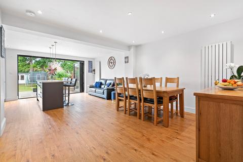 21 Read Road, Ashtead, KT21 2HX