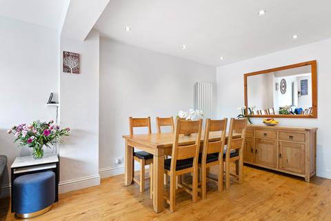 21 Read Road, Ashtead, KT21 2HX
