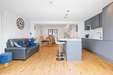21 Read Road, Ashtead, KT21 2HX