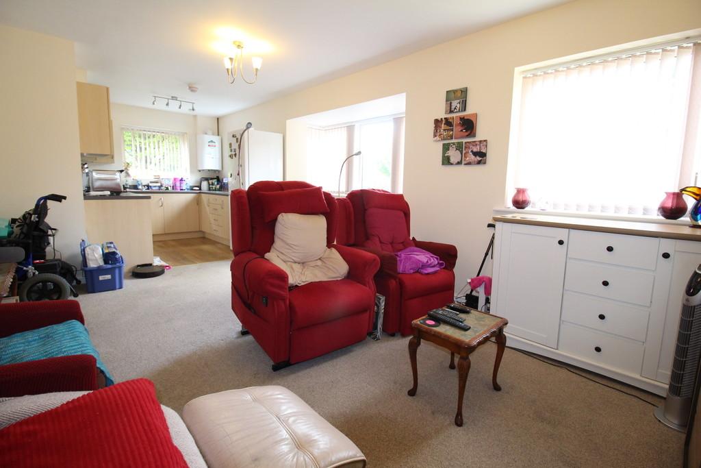 Leigh Park Way, Westbury 2 bed apartment to rent £850 pcm (£196 pw)
