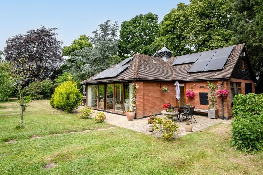 Detached 2 Bedroom Annexe