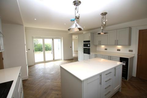 4 bedroom detached house to rent, Broxted, Dunmow