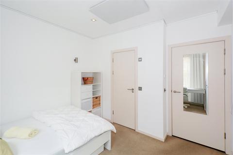 2 bedroom flat to rent, Wentworth Street, London