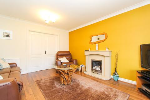9 Moat Drive, Drayton Bassett, Tamworth, B78 3UG