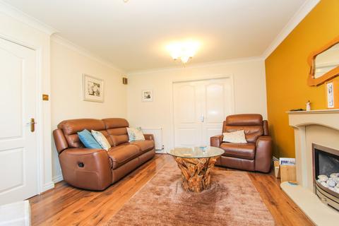 9 Moat Drive, Drayton Bassett, Tamworth, B78 3UG