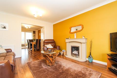 9 Moat Drive, Drayton Bassett, Tamworth, B78 3UG