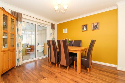 9 Moat Drive, Drayton Bassett, Tamworth, B78 3UG