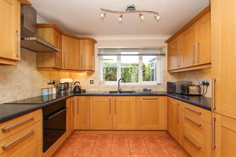 9 Moat Drive, Drayton Bassett, Tamworth, B78 3UG