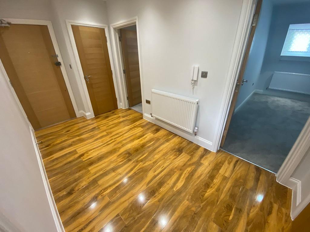 Southbourne Gardens, Ruislip 2 bed apartment £1,950 pcm (£450 pw)