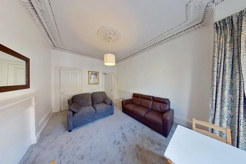 3 bedroom flat to rent, St Peter's Place, Edinburgh, EH3