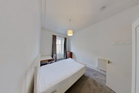 3 bedroom flat to rent, St Peter's Place, Edinburgh, EH3