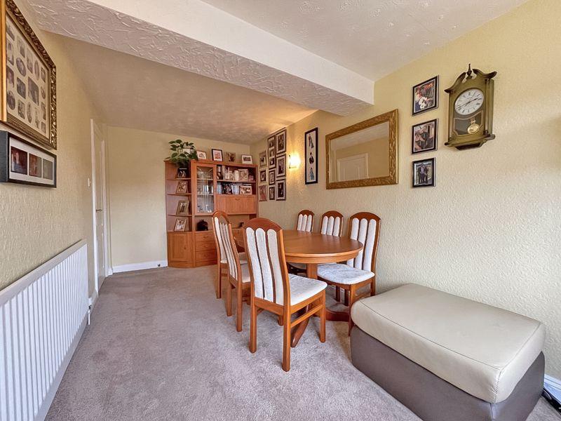 Sitting/dining room