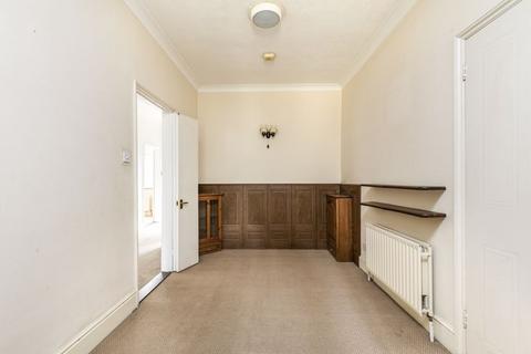 24 Central Road, Drayton, Portsmouth, PO6 1QF
