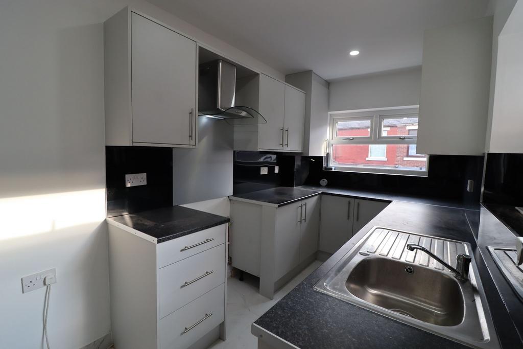 Providence Street, Blackburn, BB1 3 bed terraced house £675 pcm (£156 pw)