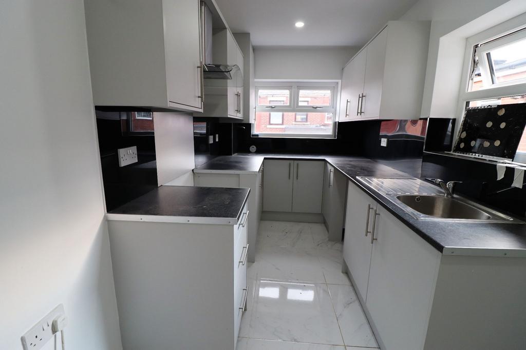 Providence Street, Blackburn, BB1 3 bed terraced house £675 pcm (£156 pw)