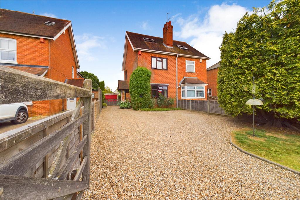 Basingstoke Road, Three Mile Cross, Reading, Berkshire, RG7 3 bed semi