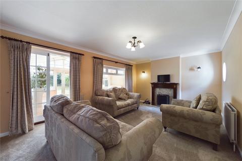 3 bedroom bungalow to rent, Halls Road, Tilehurst, Reading, Berkshire, RG30