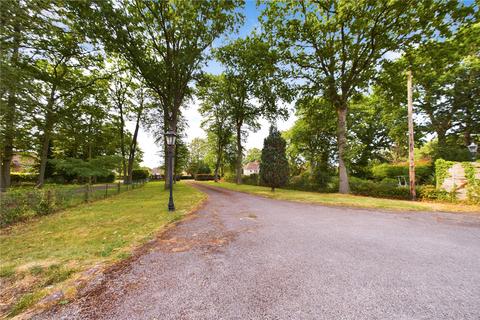 3 bedroom bungalow to rent, Halls Road, Tilehurst, Reading, Berkshire, RG30