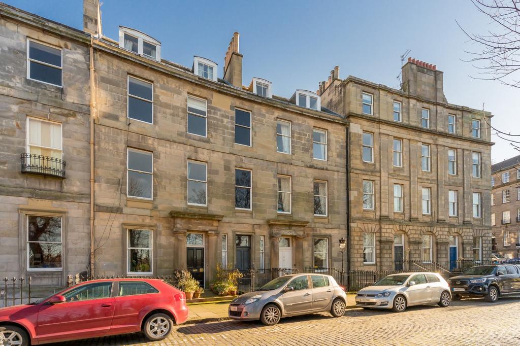 Royal Crescent, New Town, Edinburgh, EH3 3 bed apartment for sale £