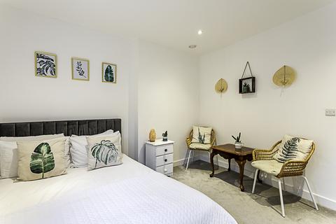 4 bedroom house to rent, 62 Medlar Street, London SE5
