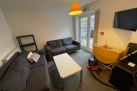 5 bedroom flat to rent, 39B Warwick Street, Leamington Spa