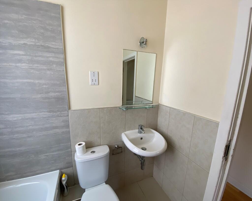 Bathroom (b).jpg