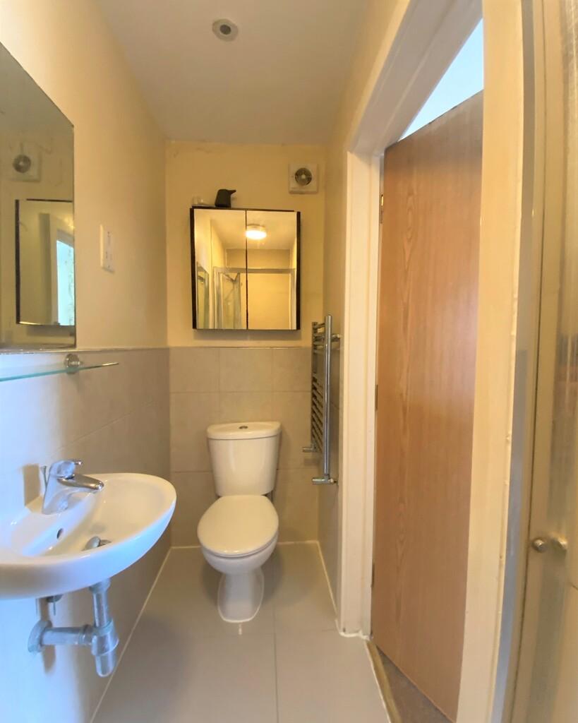 En-suite (a).jpg