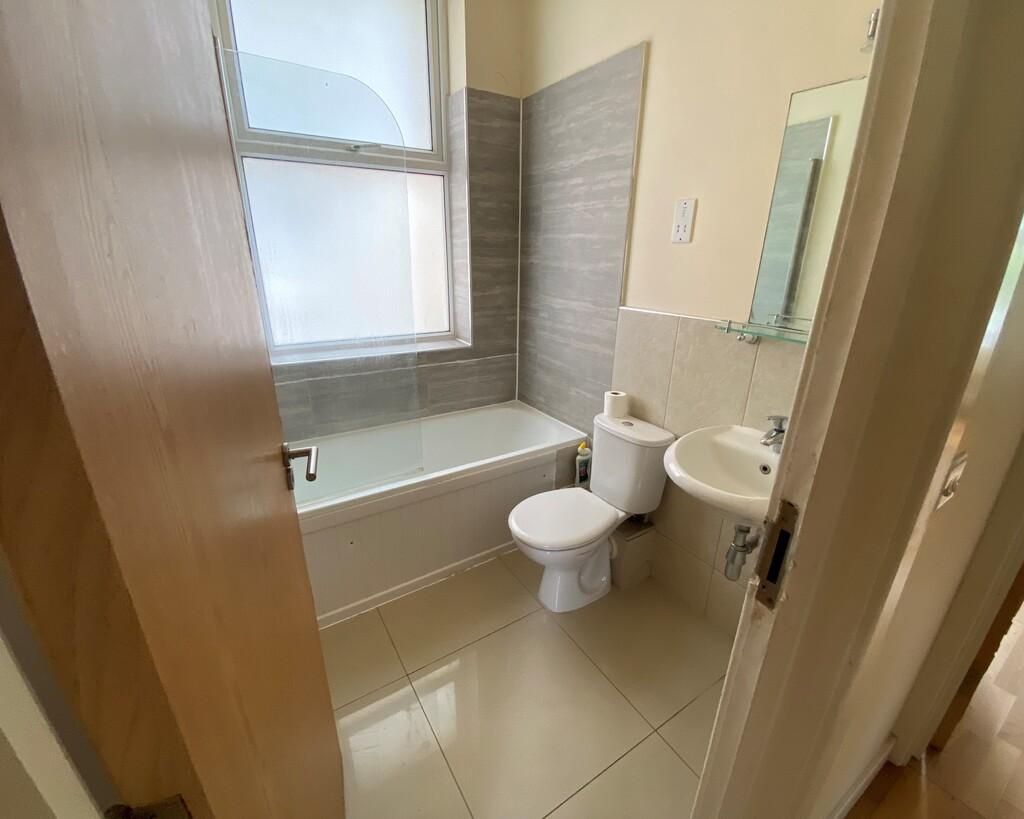 Bathroom (a).jpg