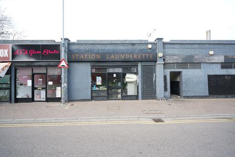 Shop to rent, Station Approach, Grays
