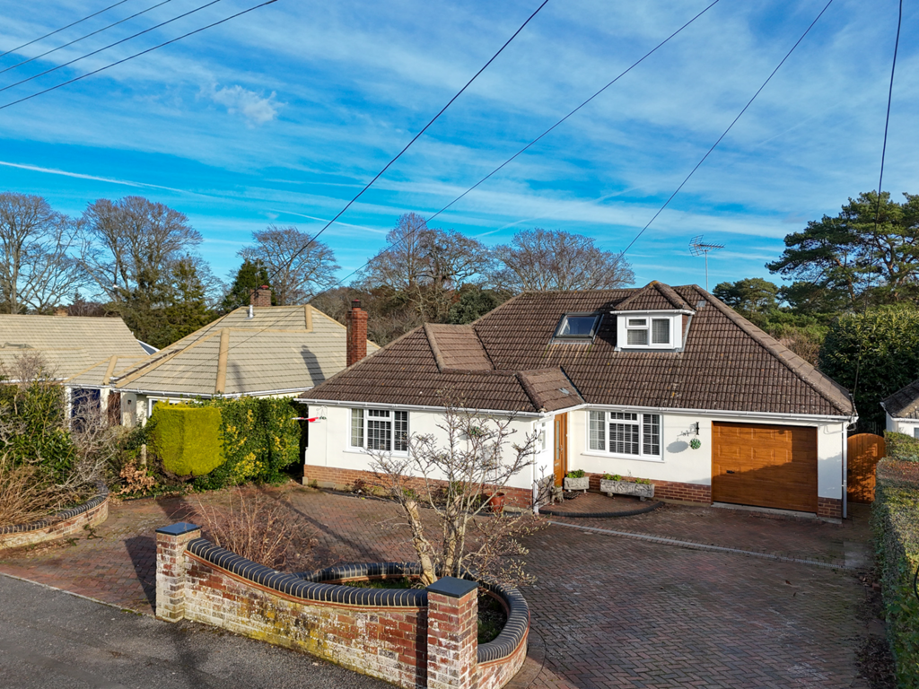 Smugglers Lane North, Highcliffe, BH23 4 bed detached house for sale £729,950