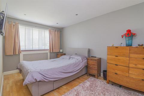 10 Cowles, Cheshunt, Waltham Cross, EN7 6HA
