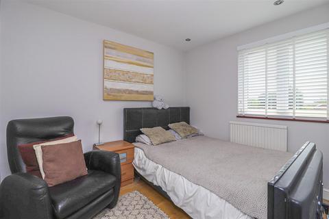 10 Cowles, Cheshunt, Waltham Cross, EN7 6HA