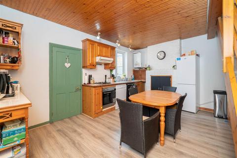 2 Green Lane, London, W7 2PB