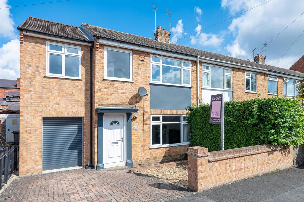 Moorland Road, York, YO10 4HF 4 bed semidetached house for sale £350,000