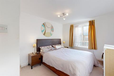 2 bedroom flat to rent, Admiral Walk, London