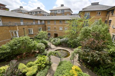 2 bedroom flat to rent, Admiral Walk, London