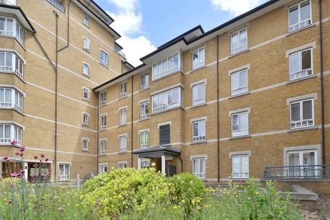 2 bedroom flat to rent, Admiral Walk, London