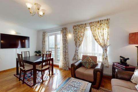 2 bedroom flat to rent, Admiral Walk, London