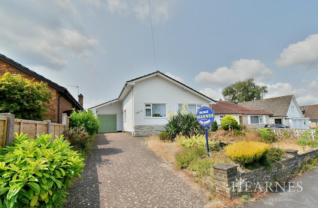 Dorset Avenue, Ferndown, BH22 3 bed detached bungalow for sale £450,000