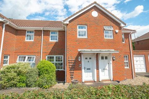 3 bedroom semi-detached house to rent, Longcroft Gardens, Welwyn Garden City AL8