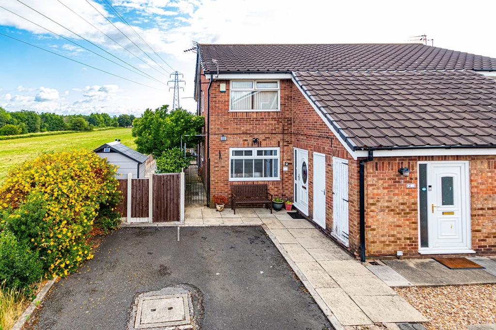 Lambourn Road, Flixton, Manchester, M41 2 bed apartment £185,000