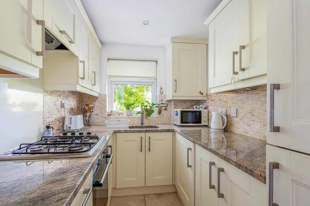 Lambourn Road, Flixton, Manchester, M41 2 bed apartment £185,000