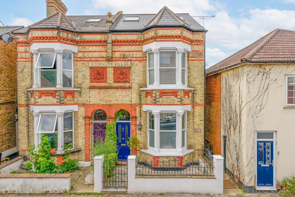 Albert Road, Addlestone, KT15 3 bed semidetached house for sale £559,950