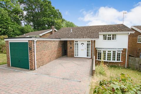5 Dickens Close, East Grinstead, RH19 1SE