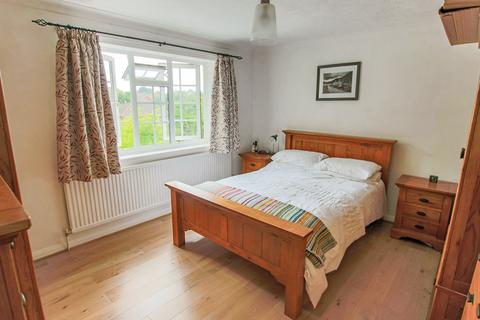 5 Dickens Close, East Grinstead, RH19 1SE